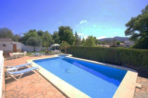 El Delfin Große und luxuriöse Villa mit privatem Pool in Jávea, Costa Blanca, Spanien für 8 Personen. Das Haus befindet sich in einem Wohngebiet....