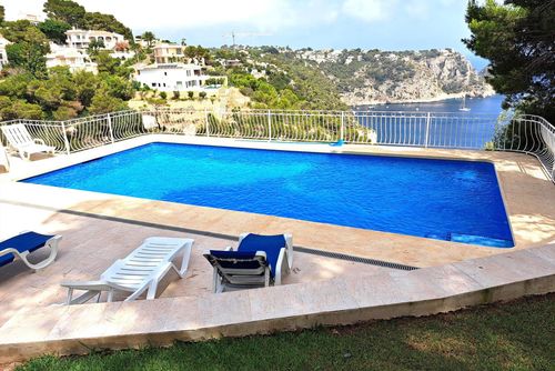 Maria 10 Amplia y cómoda villa en Xàbia, Costa Blanca, España con piscina privada para 8 personas. La casa está situada en una zona costera y residencial y se encuentra a 3 km de la playa de La Granadella....