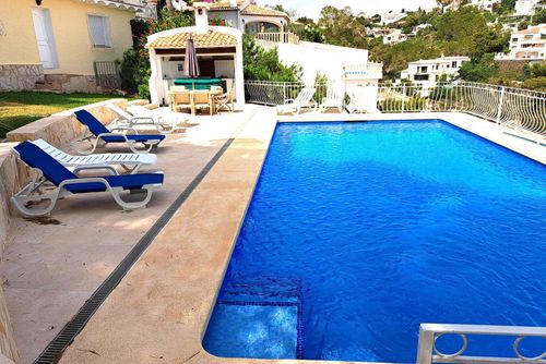 Maria 10 Amplia y cómoda villa en Jávea, Costa Blanca, España con piscina privada para 8 personas. La casa está situada en una zona costera y residencial y se encuentra a 3 km de la playa de La Granadella....