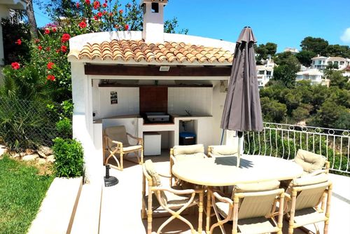 Maria 10 Amplia y cómoda villa en Xàbia, Costa Blanca, España con piscina privada para 8 personas. La casa está situada en una zona costera y residencial y se encuentra a 3 km de la playa de La Granadella....