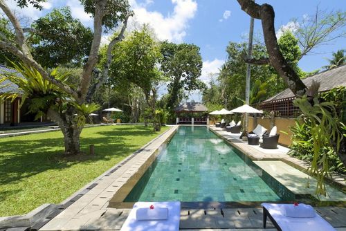 San Grote en luxe villa met privézwembad in Ubud, Bali, Indonesië voor 12 personen. De villa is gelegen in een woonwijk....