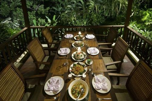 Alamanda Villa besar dan mewah di Ubud, Bali, Indonesia  dengan kolam renang pribadi untuk 8 orang...