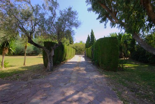 La Cartuja Amplia y bonita villa con piscina privada en Jávea, Costa Blanca, España para 9 personas. La casa está situada en una zona costera y residencial y se encuentra a 3 km de la playa La Grava....