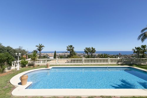 Villa Montgo Denia Villa confortable avec piscine privée à Denia, Costa Blanca, Espagne pour 4 personnes. La maison est située dans un quartier résidentiel et montagneux et se trouve à 4 km de la plage de La Marineta....