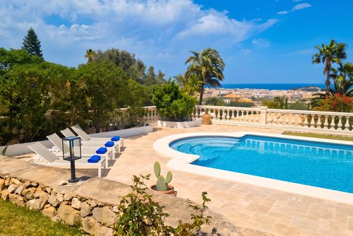 Villa Montgo Denia Villa cómoda en Denia, Costa Blanca, España, con piscina privada para 4 personas. La casa se encuentra en una zona residencial y montañosa, a 4 km de la playa de La Marineta....