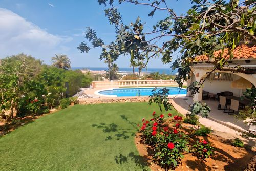 Villa Montgo Denia Bequeme Villa in Denia, Costa Blanca, Spanien, mit einem privaten Pool für 4 Personen. Das Haus befindet sich in einer Wohn- und Berggegend und ist 4 km vom Strand La Marineta entfernt....