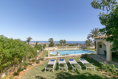 Villa Montgo Denia Comfortabele villa in Denia, Costa Blanca, Spanje met een privézwembad voor 4 personen. Het huis is gelegen in een residentieel en bergachtig gebied en ligt op 4 km van het La Marineta-strand....