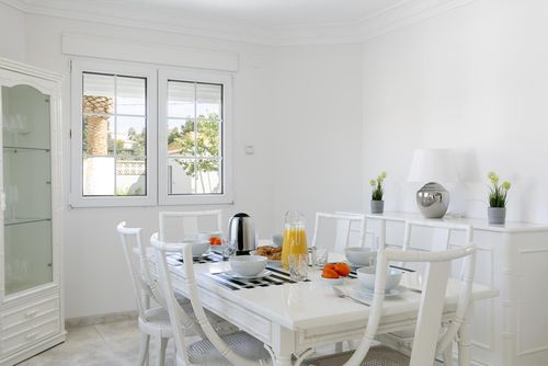 Villa Coral 4 Gemütliche Villa in Denia, Costa Blanca, Spanien, mit privatem Pool für 4 Personen. Das Haus befindet sich in einer hügeligen und urbanen Gegend, 2 km vom Strand La Marineta und 3 km vom Stadtzentrum von Denia entfernt....