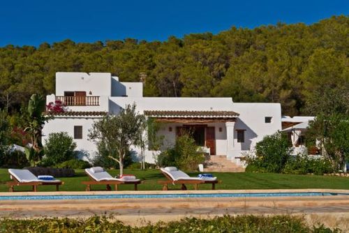 Mango Villa nyaman  dengan kolam renang pribadi di Santa Eulalia, Ibiza, Spain untuk 9 orang...