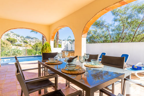Orquídea Schöne und komfortable Villa in Benissa, Costa Blanca, Spanien, mit einem privaten Pool für 6 Personen. Das Haus befindet sich in einem Wohngebiet und ist 3 km von den Stränden Advocat und Baladrar entfernt....