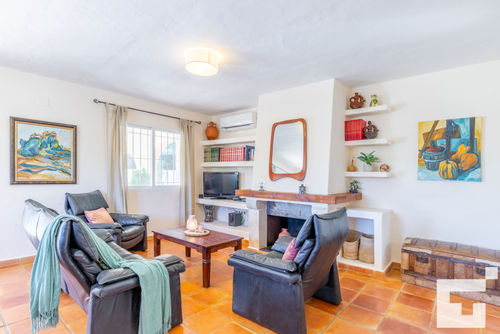 Orquídea Schöne und komfortable Villa in Benissa, Costa Blanca, Spanien, mit einem privaten Pool für 6 Personen. Das Haus befindet sich in einem Wohngebiet und ist 3 km von den Stränden Advocat und Baladrar entfernt....