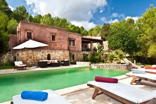 Niko Klassisk og komfortabel villa  med privat svømmebasseng i Santa Eulalia, Ibiza, Spania for 6 personer...