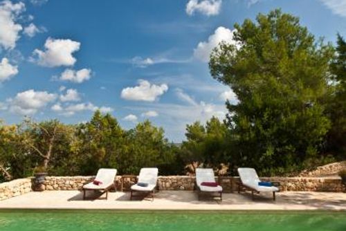 Niko Villa klasik dan nyaman di Santa Eulalia, Ibiza, Spain  dengan kolam renang pribadi untuk 6 orang...