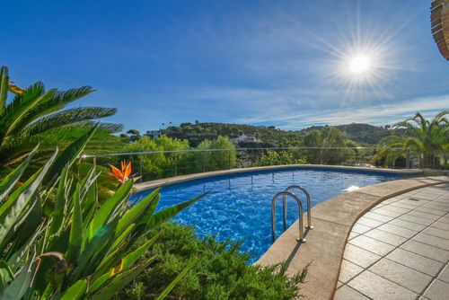 Villa Jarmila 4 pax Beautiful and comfortable villa in Xàbia, Costa Blanca, Spain with private pool for 4 persons. The house is situated in a coastal, hilly, wooded and residential area and at 3 km from El Arenal, Xàbia beach....