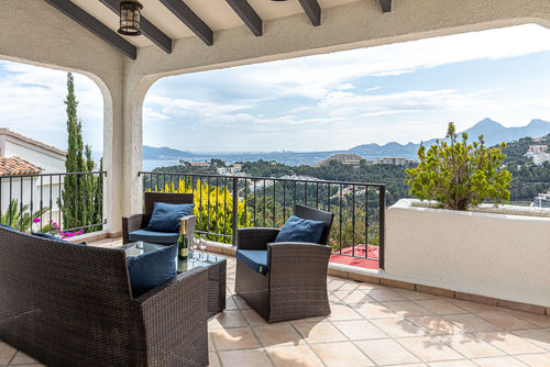 Altea Buena Vista Acogedora villa en Altea, Costa Blanca, España, con piscina privada para 6 personas. La casa está situada en una zona residencial montañosa y se encuentra a 3 km de la playa de Campomanus....