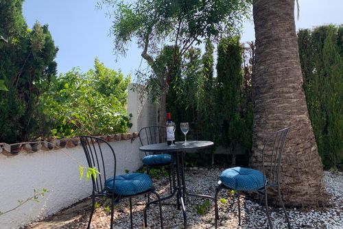 Annette Meravigliosa e solare villa con piscina privata ad Albir, Costa Blanca, Spagna, per 6 persone. La casa è situata in una zona residenziale vicino alla spiaggia, a pochi passi da ristoranti e bar, negozi e supermercati, a 500 m dalla spiaggia di Albir e a 0,5 km dal centro di Albir....