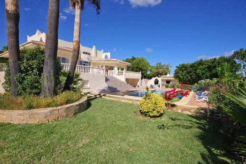 Villa Cora Große und romantische Villa mit privatem Pool in Jávea, Costa Blanca, Spanien für 8 Personen. Das Haus befindet sich in einer Wohn- und Gebirgsstrandgegend....