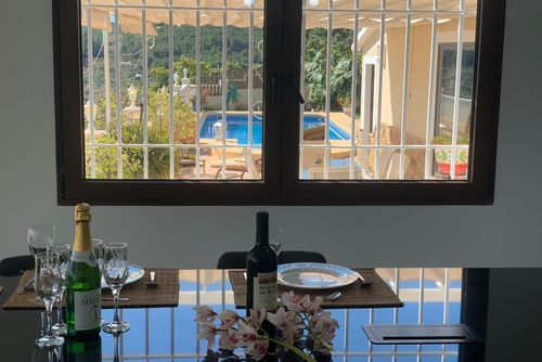 Casa Cristina Villa a Callosa d'En Sarria, Costa Blanca, Spagna con piscina privata per 8 persone. La casa è situata in un'area rurale e boschiva....