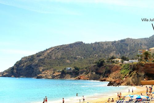 Villa Julieta Comfortable villa in Albir-Alfaz del Pi, Costa Blanca, Spain for 12 people. The house is situated in a wooded, urban and mountainous beach area, close to restaurants and bars, shops, supermarkets and a tennis court, and is 25 metres from the beach....