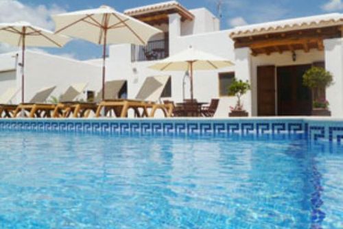 Naranja Villa pedesaan dan nyaman  dengan kolam renang pribadi di Cala Llonga, Ibiza, Spain untuk 6 orang...