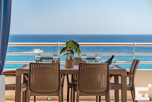 Rubino 5C Appartamento con piscina comune a Calpe, Costa Blanca, Spagna, per 7 persone. L'appartamento è situato vicino a ristoranti e bar, negozi, supermercati e un campo da tennis ed è a 25 m dalla spiaggia Playa Cantal Roig....