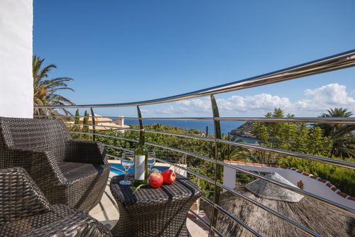 Villa Suria Lovely and comfortable luxury villa with private pool in Jávea, Costa Blanca, Spain for 12 persons. The villa is situated in a coastal, hilly and residential area and at 1 km from La Barraca, Jávea beach....