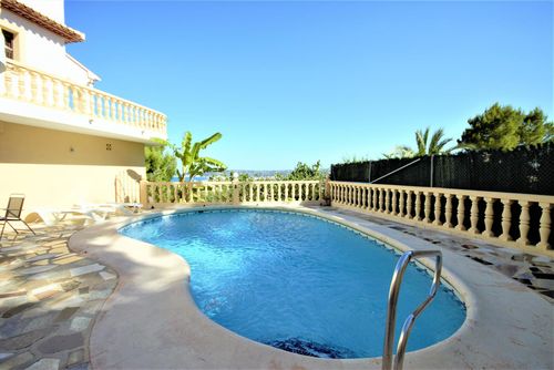Impala Amplia y cómoda villa con piscina privada en Jávea, Costa Blanca, España para 6 personas. La casa está situada en una zona residencial a 3 km de la playa de La Grava....