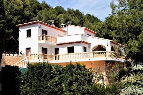 Impala Amplia y cómoda villa en Jávea, Costa Blanca, España con piscina privada para 6 personas. La casa está situada en una zona residencial a 3 km de la playa de La Grava....
