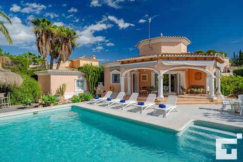 Coral Wundervolle und schöne Villa mit privatem Pool in Calpe, Costa Blanca, Spanien für 6 Personen. Das Haus befindet sich in einer Wohngegend und ist 3 km vom Playa Levante Strand entfernt....