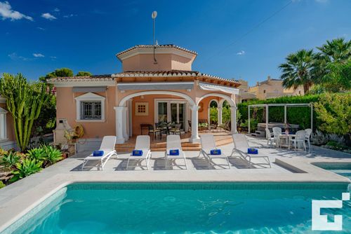 Coral Wonderful and nice villa with private pool in Calpe, Costa Blanca, Spain for 6 persons. The house is situated in a residential area and is 3 km from Playa Levante beach....