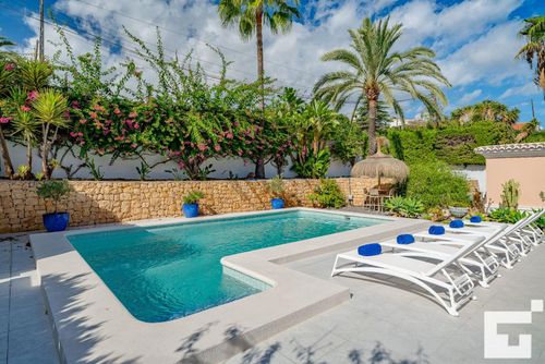 Coral Wundervolle und schöne Villa mit privatem Pool in Calpe, Costa Blanca, Spanien für 6 Personen. Das Haus befindet sich in einer Wohngegend und ist 3 km vom Playa Levante Strand entfernt....
