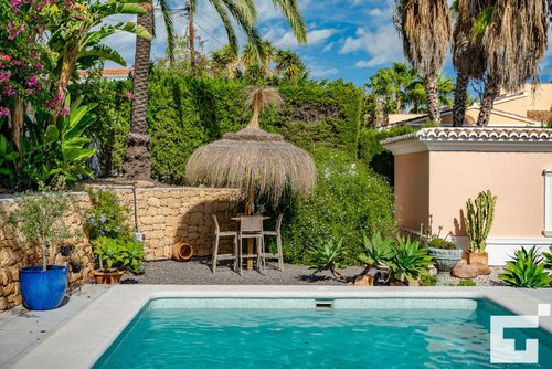 Coral Wunderschöne und liebevoll gestaltete Villa in Calpe, Costa Blanca, Spanien, mit privatem Pool für 6 Personen. Das Haus befindet sich in einer Wohngegend und ist 3 km vom Playa Levante Strand entfernt....