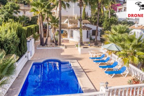 Villa Ricarda Underbar och bekväm villa med privat pool i Benissa, Costa Blanca, Spanien för 4 personer. Huset ligger i ett kustnära, kuperat och bostadsområde, 1 km från Cala Baladrar-stranden och 1 km från Cala Baladrar....