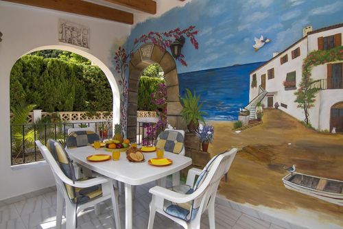 Villa Ricarda Underbar och bekväm villa med privat pool i Benissa, Costa Blanca, Spanien för 4 personer. Huset ligger i ett kustnära, kuperat och bostadsområde, 1 km från Cala Baladrar-stranden och 1 km från Cala Baladrar....