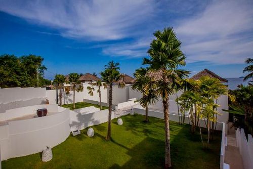 Lucia Beachfront Villa grande y de lujo en Candidasa, Bali, Indonesia  con piscina privada para 8 personas...