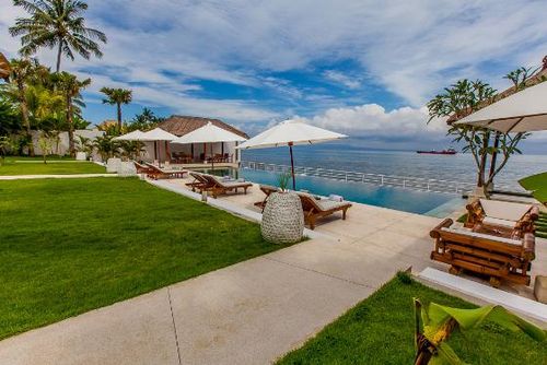 Lucia Beachfront Grote en luxe villa in Candidasa, op Bali, Indonesië  met privé zwembad voor 8 personen...