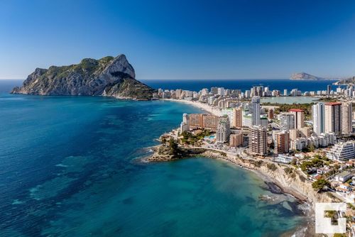 Coralbeach 318B Appartement in Calpe, Costa Blanca, Spanje met gemeenschappelijk zwembad voor 4 personen. Het appartement is gelegen nabij een golfbaan, restaurants en bars, winkels en supermarkten, en bevindt zich op 200 m van het strand van La Fossa / Levante....