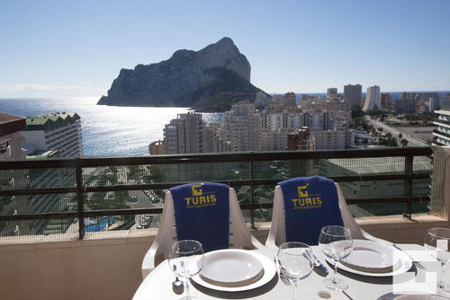 Coralbeach 318B Appartement in Calpe, Costa Blanca, Spanje met gemeenschappelijk zwembad voor 4 personen. Het appartement is gelegen nabij een golfbaan, restaurants en bars, winkels en supermarkten, en bevindt zich op 200 m van het strand van La Fossa / Levante....