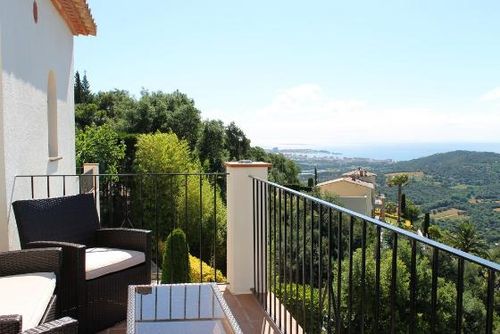 Villa Shangrila Vila yang indah dan nyaman dengan kolam renang yang dipanaskan di Calonge, Catalonia, Spanyol untuk 9 orang. Rumah ini terletak di area perumahan yang dikelilingi pegunungan....