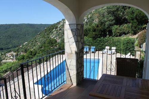 Villa Shangrila Magnifique et confortable villa avec piscine chauffée à Calonge, Catalogne, Espagne pour 9 personnes. La maison est située dans un quartier résidentiel et montagneux....