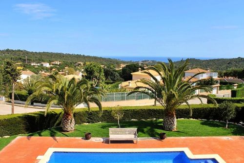 Villa Teka Wonderful and comfortable villa in Playa de Aro, Catalonia, Spain with private pool for 8 persons. The house is situated in a residential area, 4 km from Playa de Aro beach and 4 km from Playa de Aro....
