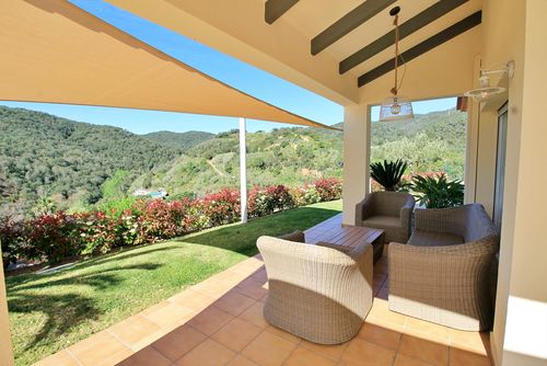 Villa Rosa Wundervolle und romantische Villa in Calonge, Katalonien, Spanien, mit beheiztem Pool für 8 Personen. Das Haus befindet sich in einer hügeligen, bewaldeten Wohngegend, nahe Restaurants und Bars, und 4 km vom Strand von San Antoni de Calonge entfernt....
