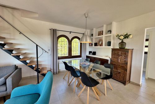 Villa Castell Rustik och charmig villa med uppvärmd pool i Calonge, Katalonien, Spanien för 8 personer. Huset ligger i ett bostadsområde....