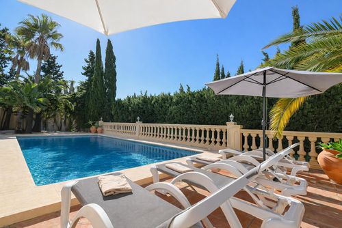 Villa Hermosa Klassische und komfortable Villa in Jávea, Costa Blanca, Spanien mit privatem Pool für 10 Personen. Das Haus befindet sich in einer Wohngegend am Strand....