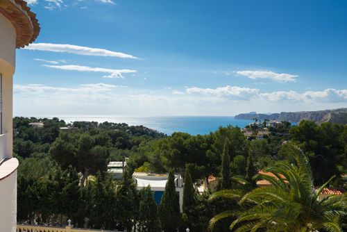 Villa Hermosa Classic and comfortable villa in Xàbia, Costa Blanca, Spain with private pool for 10 people. The house is situated in a residential beach area....