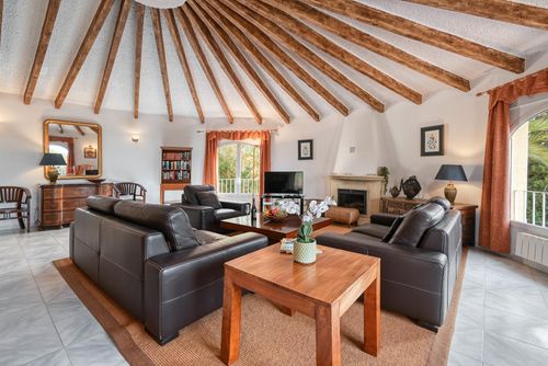 Villa Hermosa Klassische und komfortable Villa in Jávea, Costa Blanca, Spanien mit privatem Pool für 10 Personen. Das Haus befindet sich in einer Wohngegend am Strand....