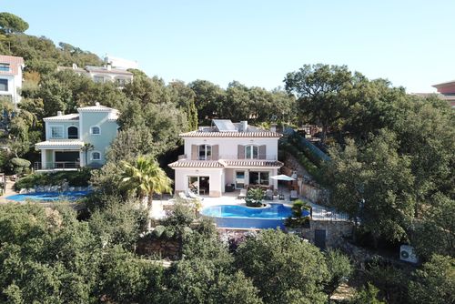 Villa Ojo Azul Villa moderna y de lujo  con piscina climatizada en Santa Cristina d'Aro, Cataluña, España para 8 personas...
