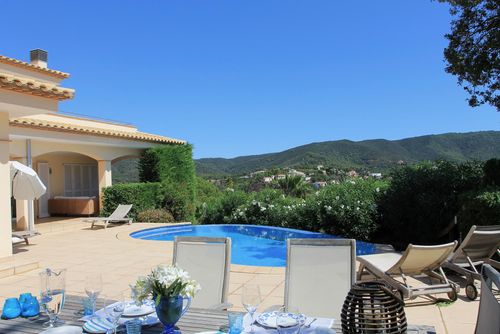 Villa Mediterranea Wspaniała i radosna willa z prywatnym basenem w Calonge, Katalonia, Hiszpania, przeznaczona dla 6 osób. Dom znajduje się w rejonie mieszkalnym, blisko restauracji i barów....