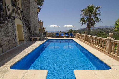 Villa Aline Grande et agréable villa avec piscine privée à Benissa, Costa Blanca, Espagne pour 8 personnes. La maison est située dans un quartier résidentiel proche de la plage, à 2 km de la plage et à 3 km de Moraira....