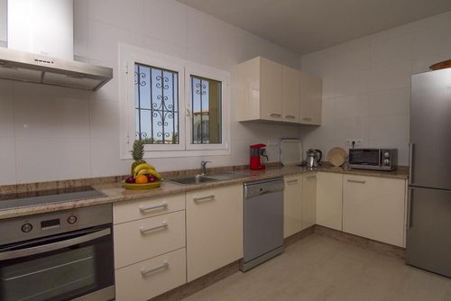 Villa Aline Grande et agréable villa avec piscine privée à Benissa, Costa Blanca, Espagne pour 8 personnes. La maison est située dans un quartier résidentiel proche de la plage, à 2 km de la plage et à 3 km de Moraira....